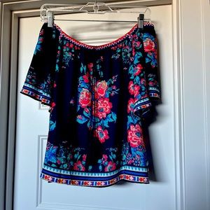 Flying Tomato off the shoulder top. Light and airy, sz S
